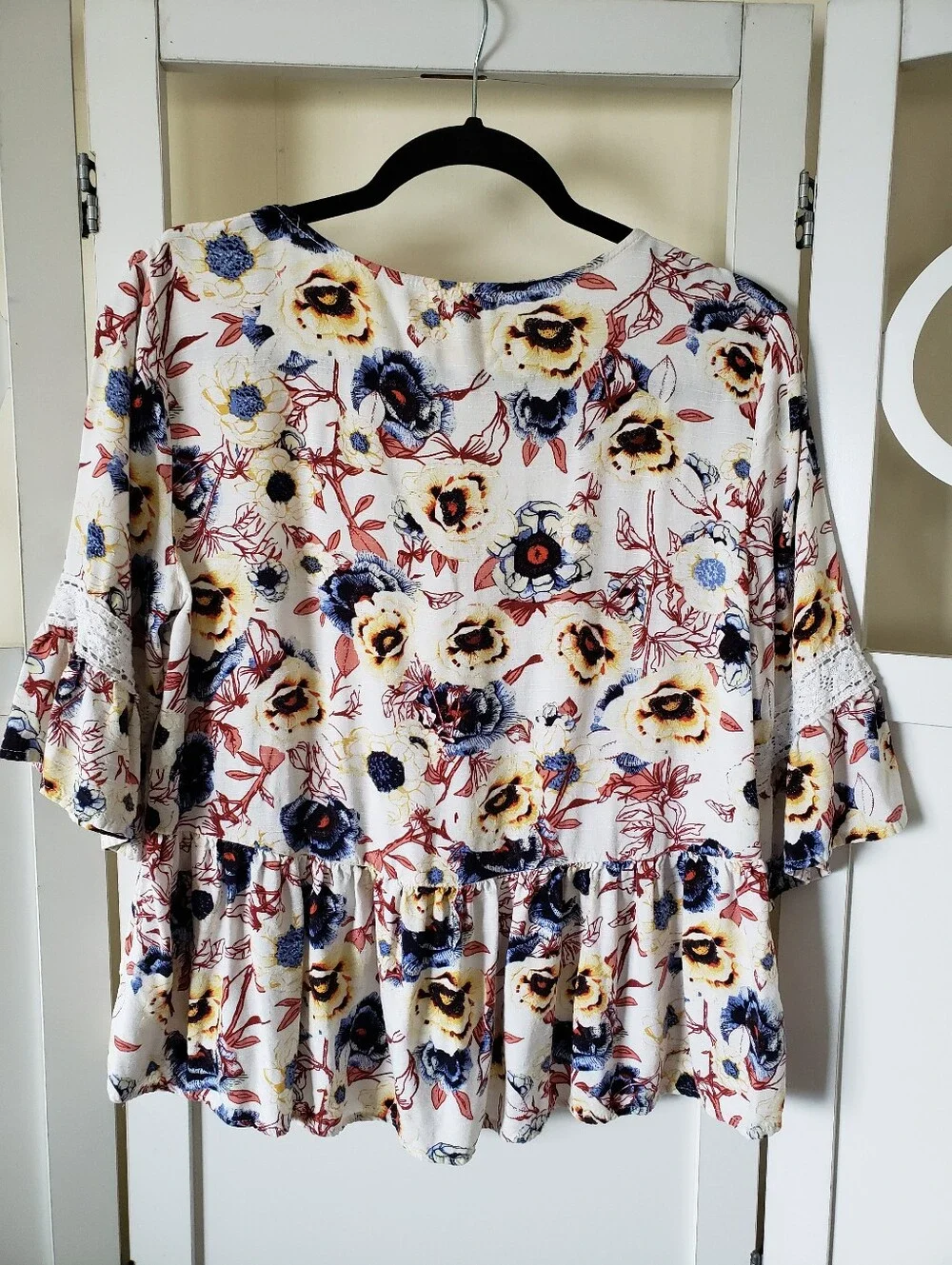 Maurices White Floral Tie Front Crochet Top Size Medium